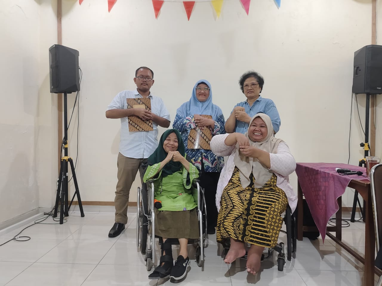 Kelas Relawan Inklusi Helatan Jaringan Visi Solo Inklusi Selesaikan Sesi